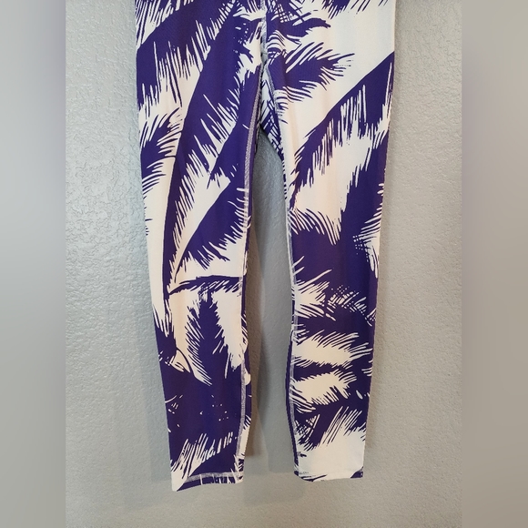 Fabletics Oasis PureLuxe High-Waisted 7/8 Legging - Picture 6 of 8